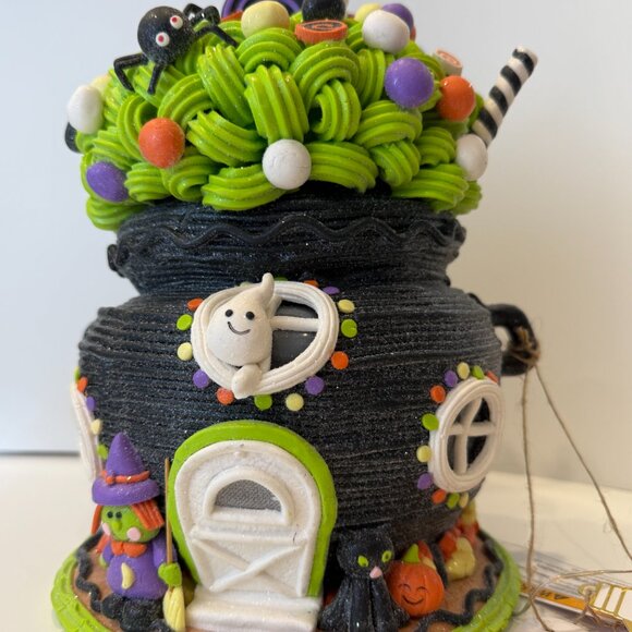 Candy Corn Lane Illuminated Glitter Cauldron new for 2025 - Picture 4 of 4